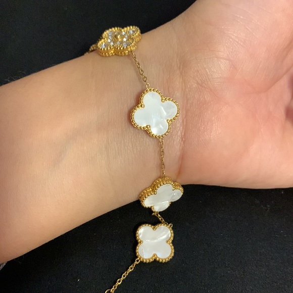 Beautiful shell Bracelet - Picture 2 of 5